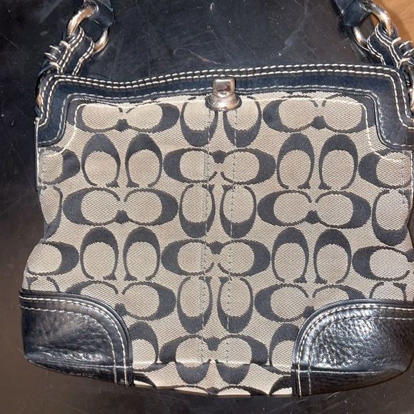 Coach - Picture 5 of 7